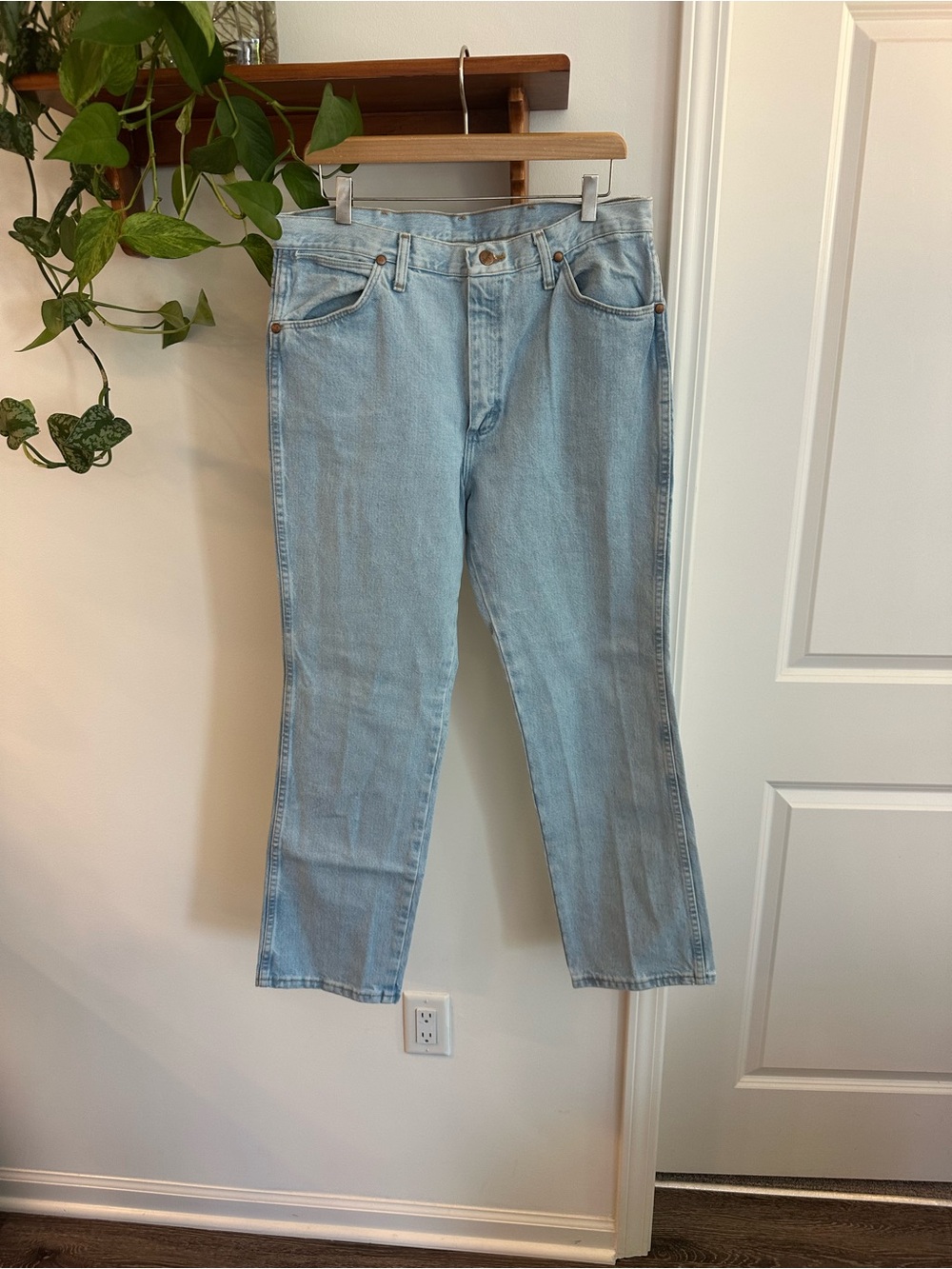 Wrangler Light Blue Straight-Leg Women’s Jeans